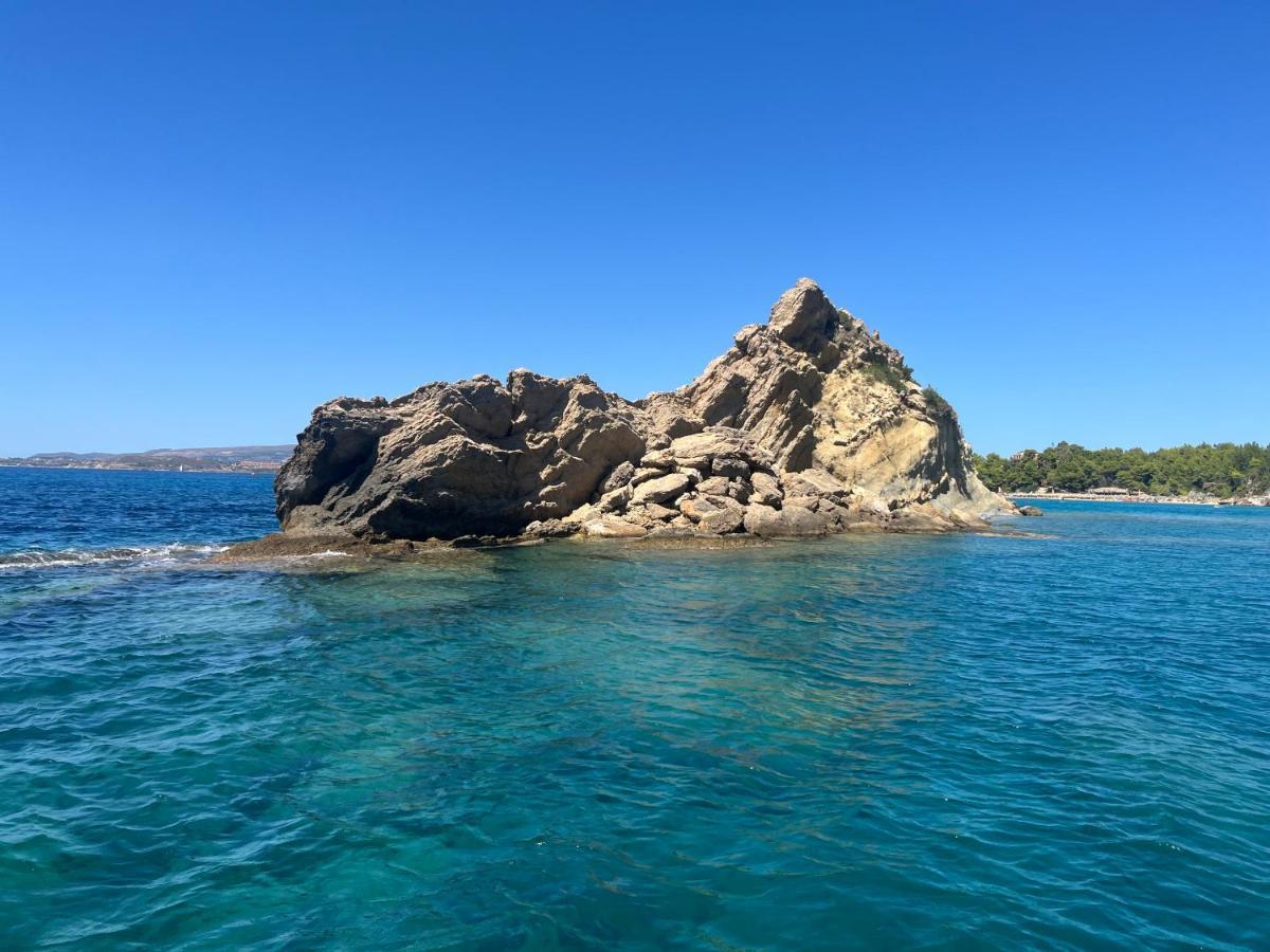 Apollonides Seafront Villa1 Aoede リクスリオン エクステリア 写真