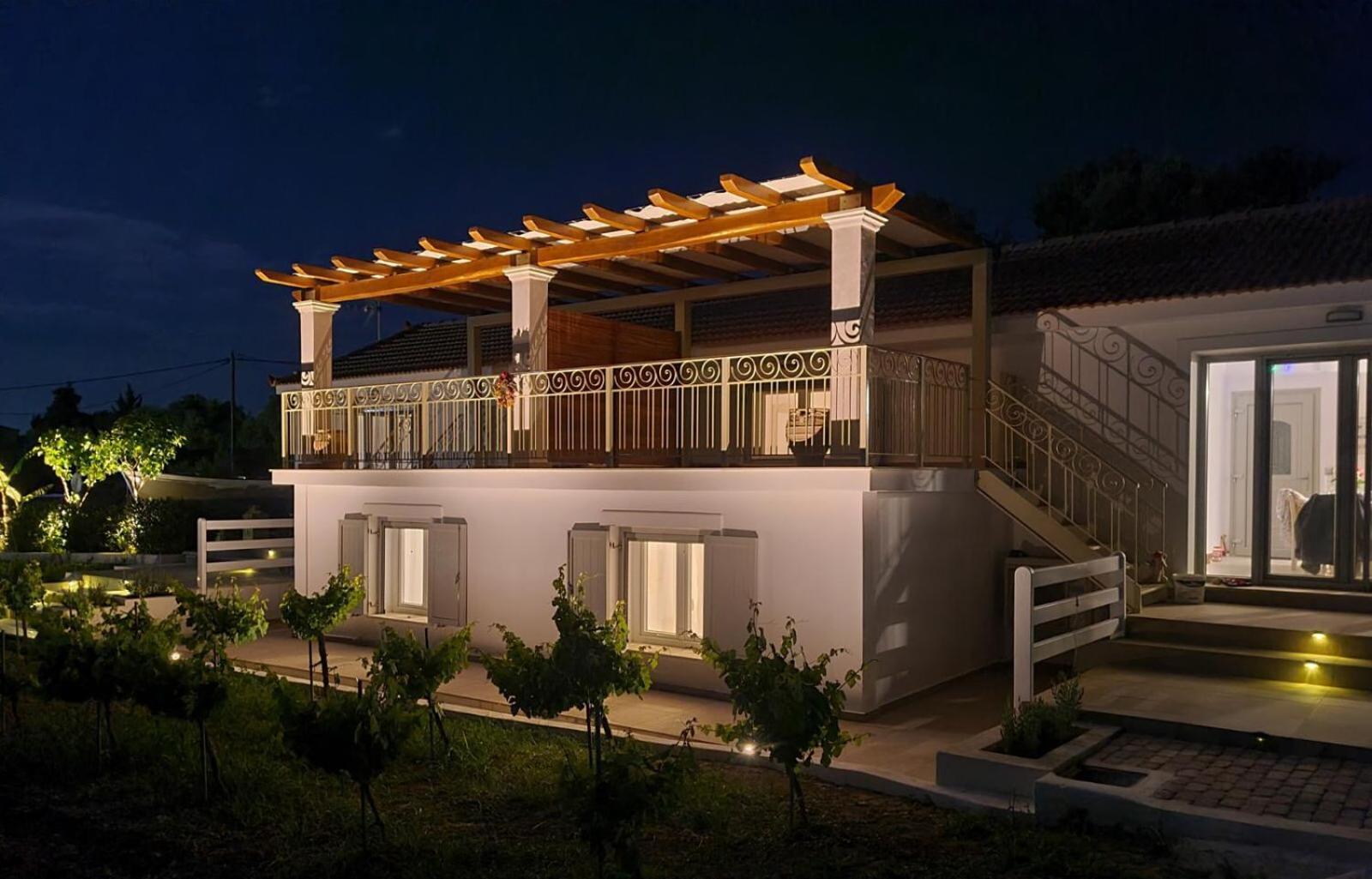 Apollonides Seafront Villa1 Aoede リクスリオン エクステリア 写真