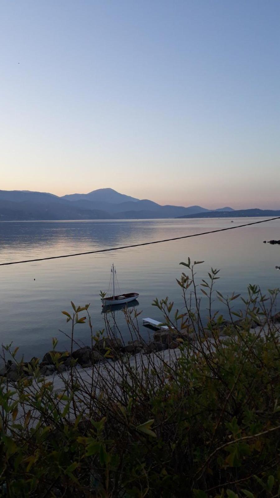 Apollonides Seafront Villa1 Aoede リクスリオン エクステリア 写真